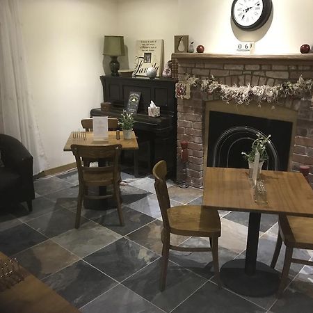 Deri-Down Guest House Abergavenny Εξωτερικό φωτογραφία